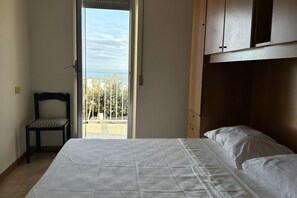 1 bedroom, bed sheets