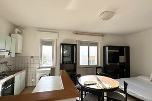 Fridge, oven - M177 - Marcelli, two-room apartment in the center and facing the sea (Marcelli)