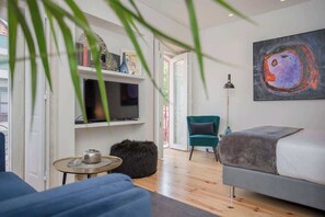 1 habitación, tabla de planchar con plancha, wifi y ropa de cama 