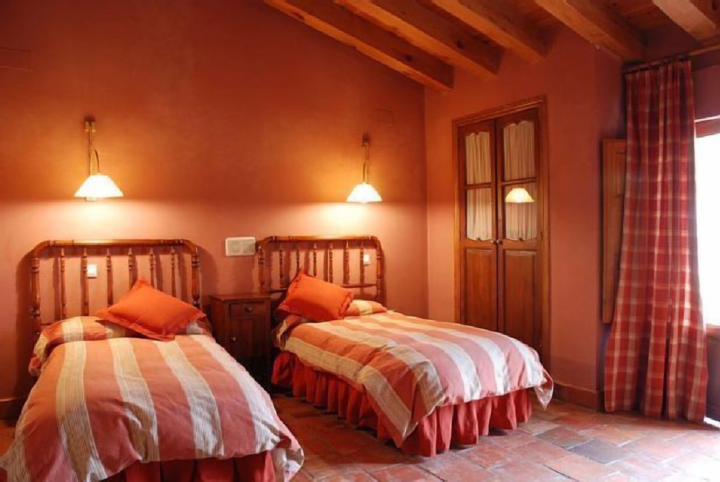 4 dormitorios, tabla de planchar con plancha, wifi y ropa de cama