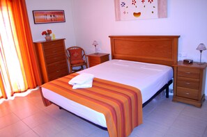 2 bedrooms, iron/ironing board - aldeamar, bungalow - 2 bedrooms in quiet urbanization. (Els Poblets)