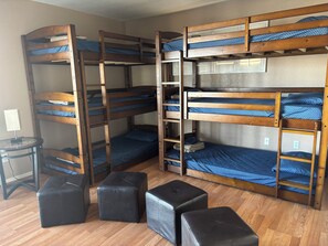 4 habitaciones, tabla de planchar con plancha y wifi gratis 