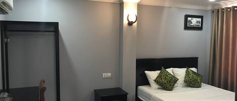 Standard-Doppelzimmer | Schreibtisch, Verdunkelungsvorhänge, schallisolierte Zimmer