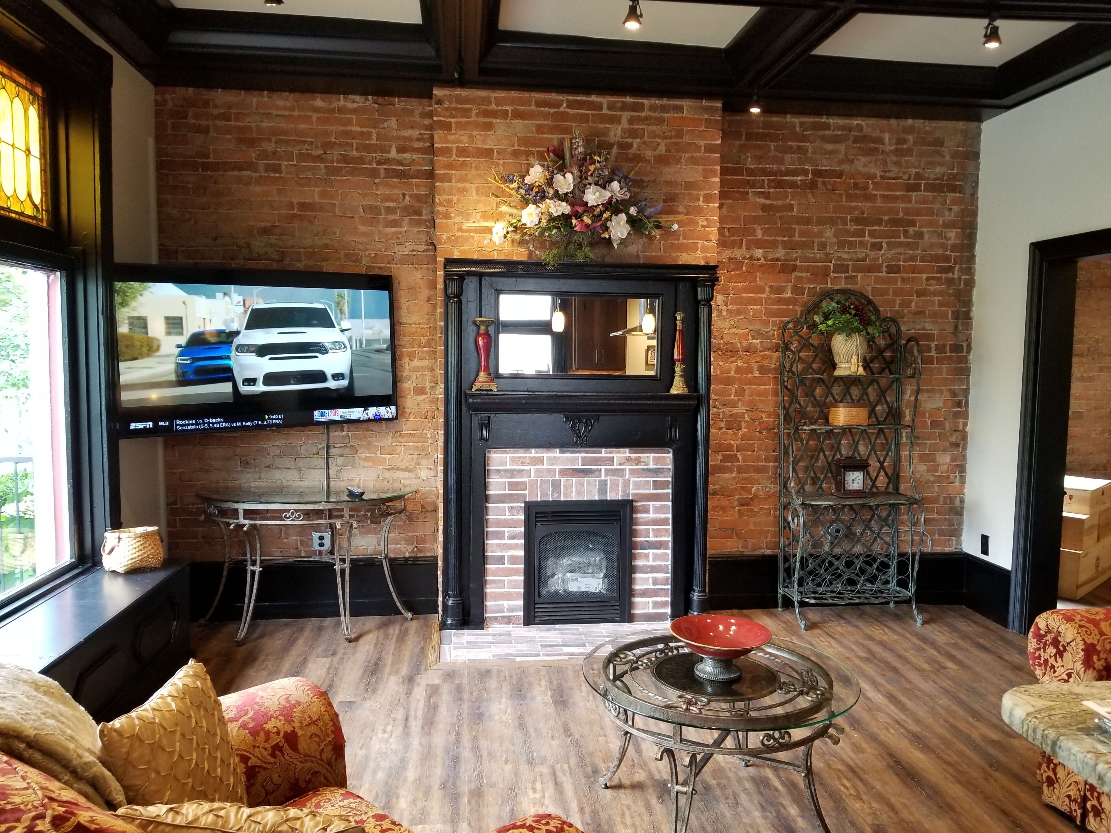 The Wine Cellar Condominium w/cozy Fireplace!