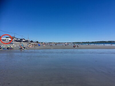 Sleeps 4, 30 steps to Long Sands Beach! This condo is directly across the street