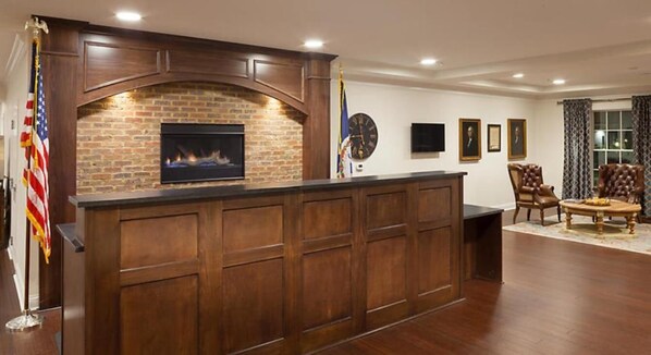 Lobby - Enjoy Virginia sights and sounds and Hersheys (Williamsburg)