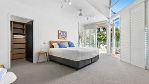 3 bedrooms, iron/ironing board, free WiFi, bed sheets - Stunning Noosa - Hinterland Views - Unit 2 Shearwater, 6 Bayview Road (Noosa Heads)