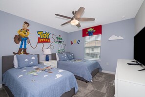 4 bedrooms, iron/ironing board, free WiFi, bed sheets - (CO4817) Storey Lake Home 4/3 Private Pool & Free Waterpark (Kissimmee)