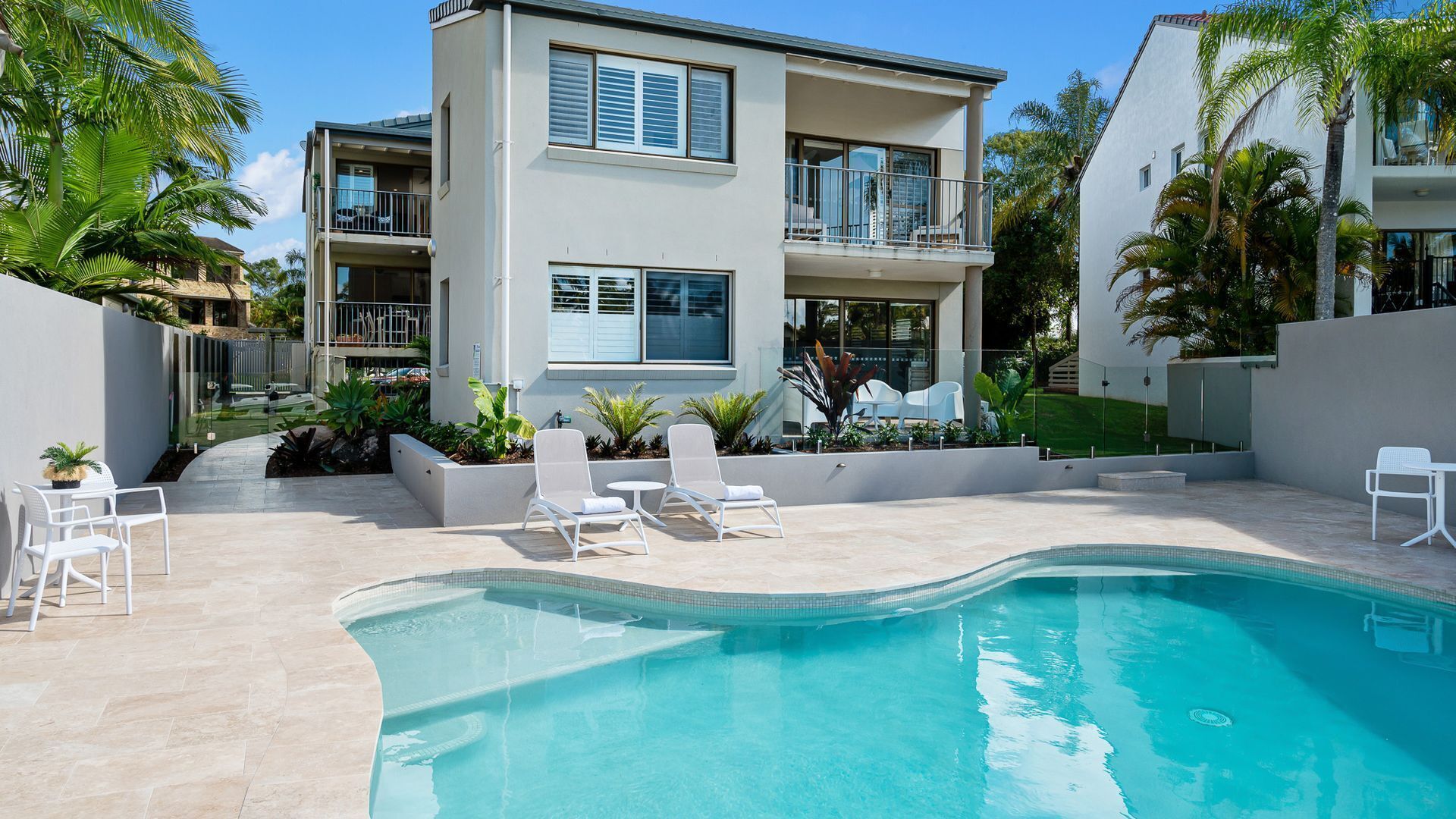 Beautiful unit on the canal at Noosa Sound. Unit 8 — image 6