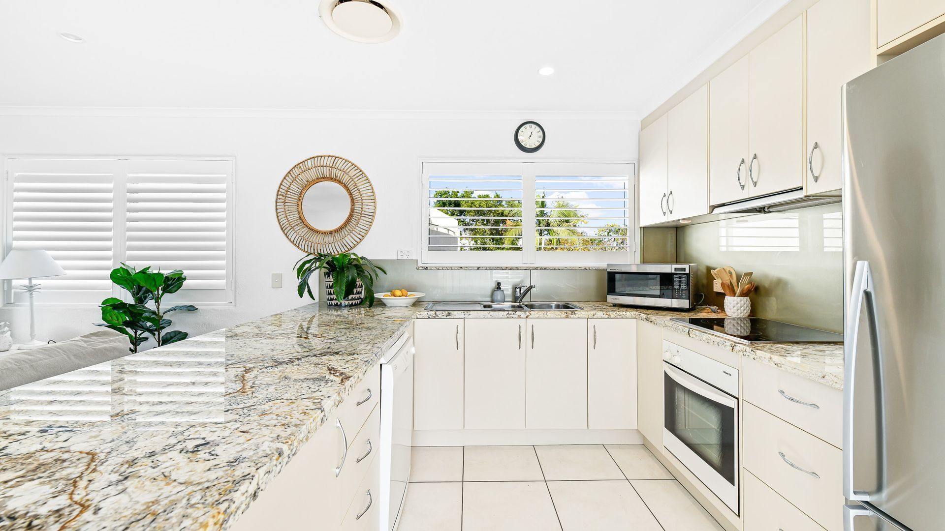 Beautiful unit on the canal at Noosa Sound. Unit 8 — image 14