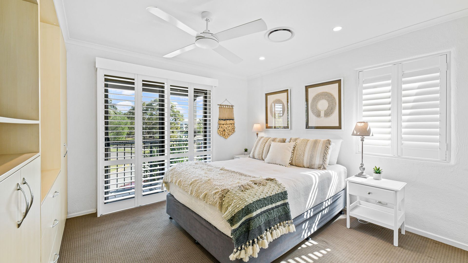Beautiful unit on the canal at Noosa Sound. Unit 8 — image 8