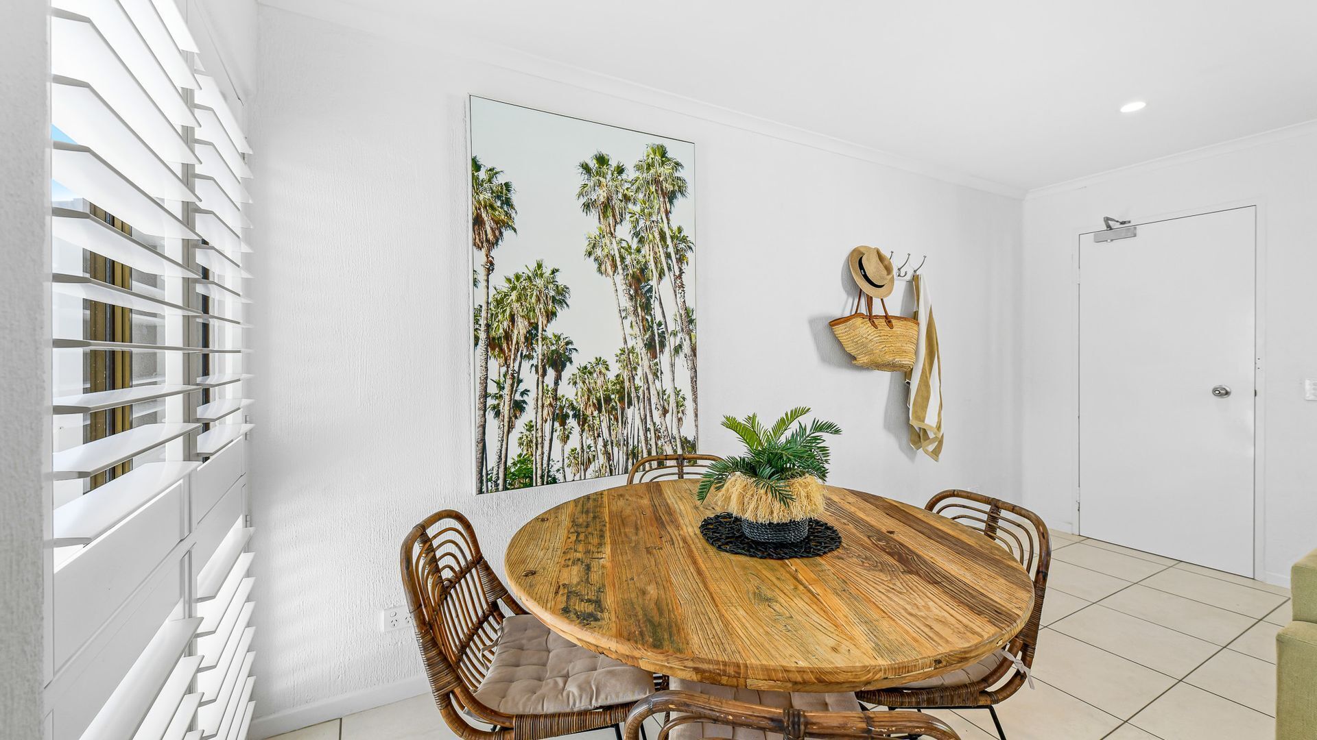 Beautiful unit on the canal at Noosa Sound. Unit 8 — image 16