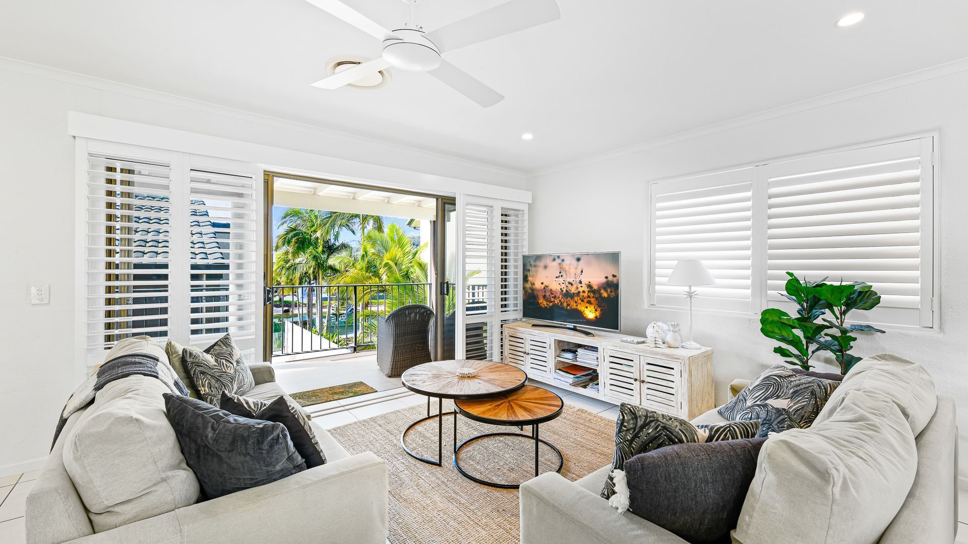 Beautiful unit on the canal at Noosa Sound. Unit 8 — image 15