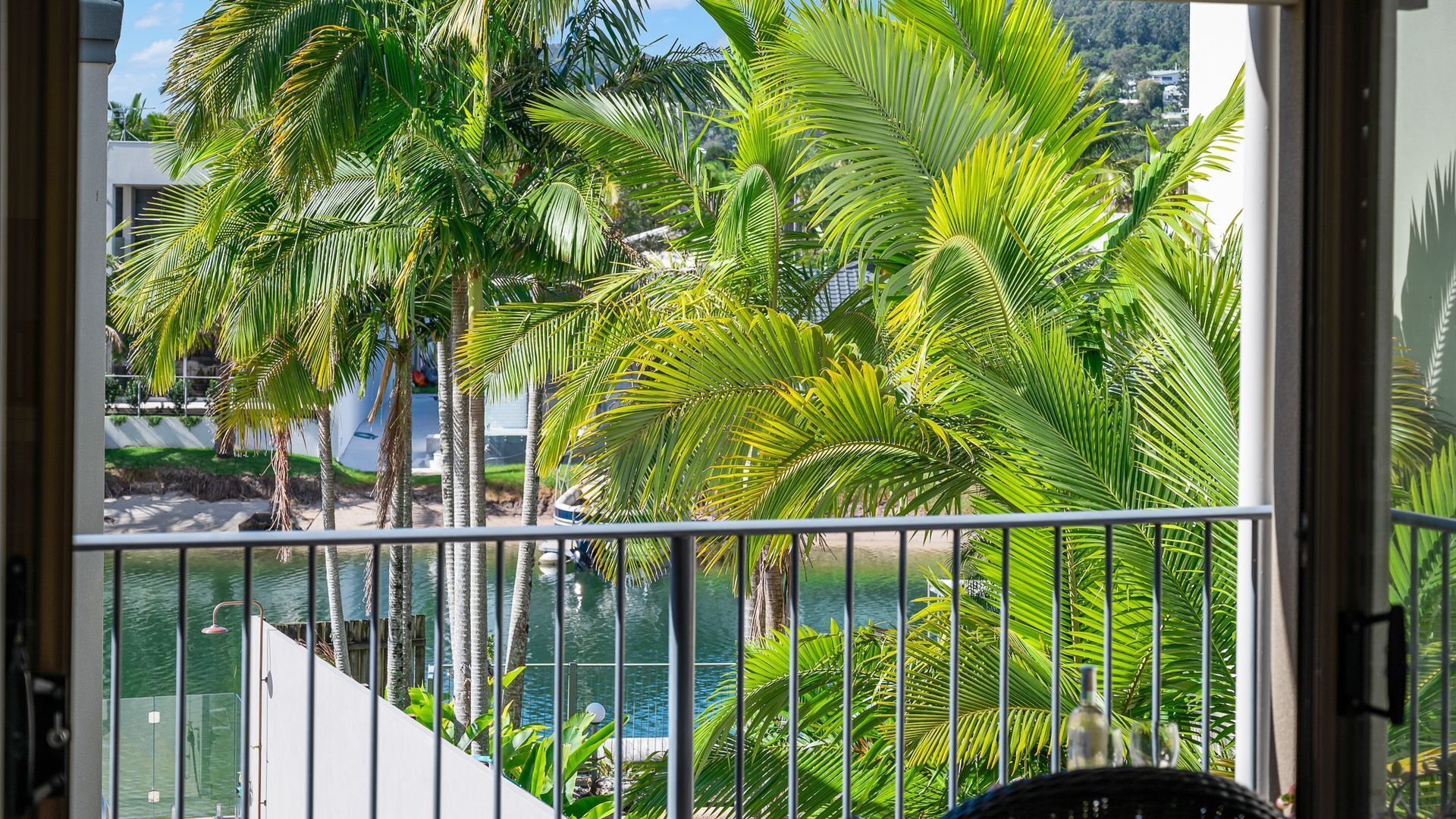 Beautiful unit on the canal at Noosa Sound. Unit 8 — image 10