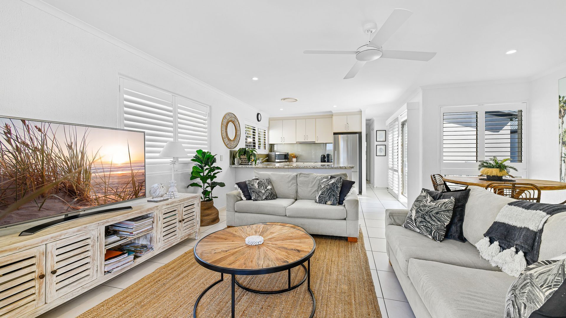 Beautiful unit on the canal at Noosa Sound. Unit 8 — image 17