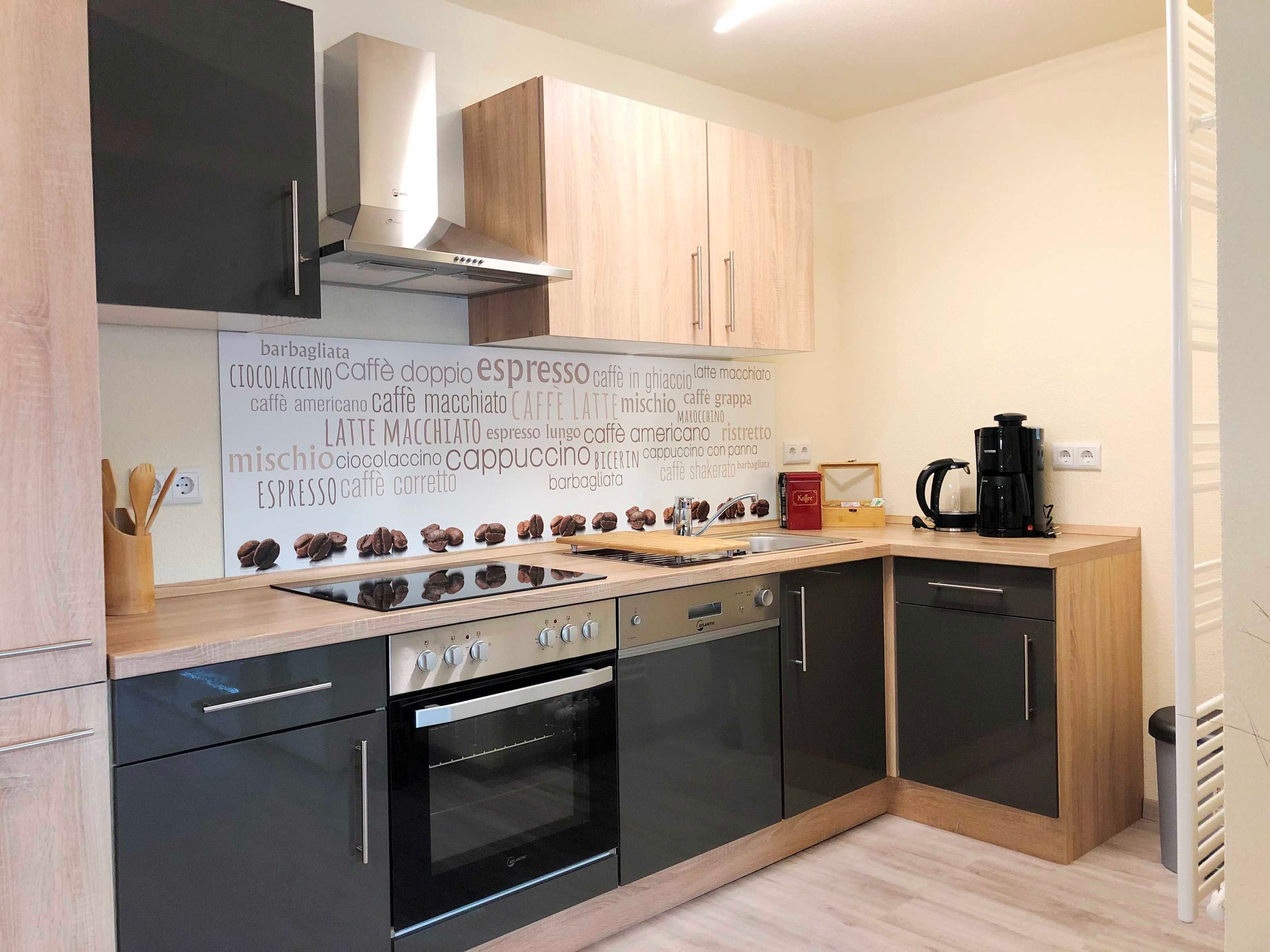 Geladeira, micro-ondas, fogão, lava-louças