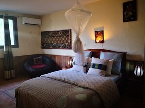 2 bedrooms, iron/ironing board, WiFi, bed sheets - Quiet garden in town (Yaounde)