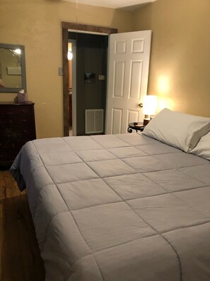 3 chambres, fer et planche à repasser, Wi-Fi gratuit, draps fournis