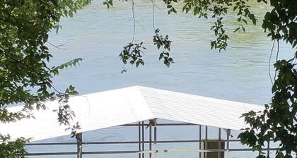 Riverhouse at Creswell Island