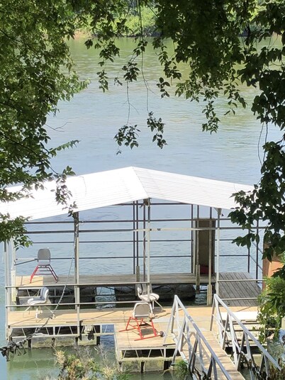 Riverhouse at Creswell Island