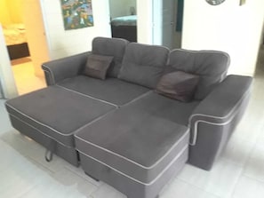 Interior - BELLA CASA 3DORM, 3BA, PISCINA, BILLAR, BBQ, COCINA, COMEDOR 6 SILLAS NEVERA (San Jose de las Matas)