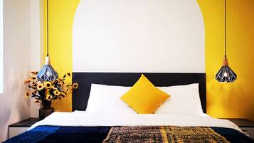 Kahden hengen design-huone, 1 keskisuuri parisänky, tupakointi kielletty | Työpöytä, äänieristys, ilmainen Wi-Fi, vuodevaatteet