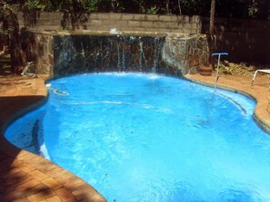 Outdoor pool - Mosi-Ua-Tunya Lodge (Victoria Falls)