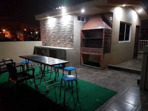 تناول الطعام بالخارج