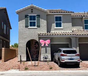 Exterior - Wonderful NEW 3 BR 2.5 BA Townhouse for 8 2 Miles from Las Vegas Strip (Las Vegas)