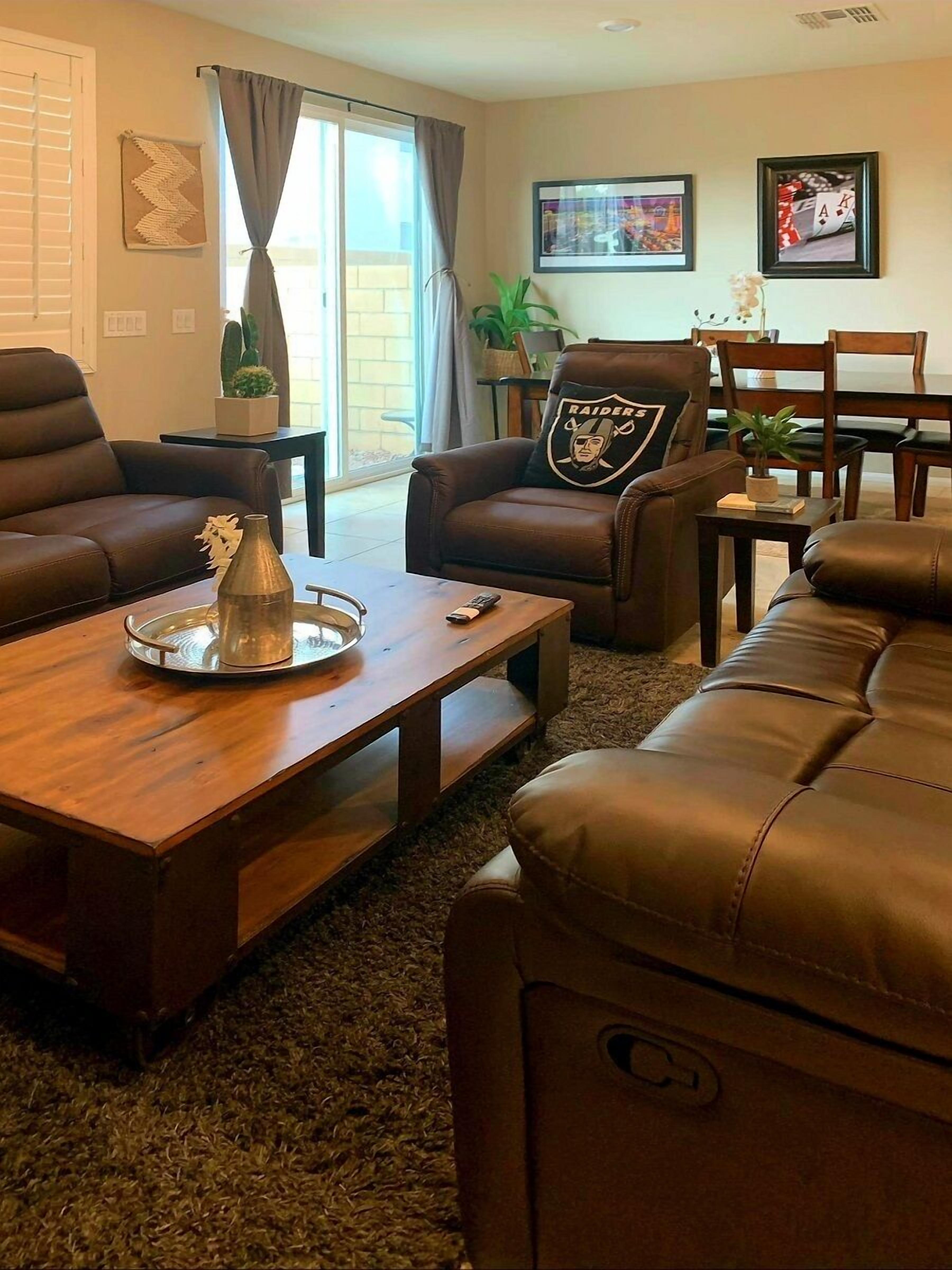 Wonderful NEW 3 BR 2.5 BA Townhouse for 8 2 Miles from Las Vegas Strip