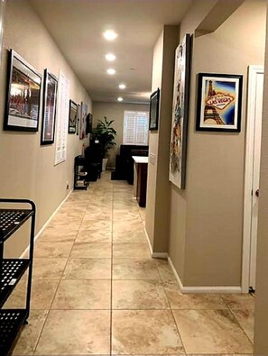 Interior - Wonderful NEW 3 BR 2.5 BA Townhouse for 8 2 Miles from Las Vegas Strip (Las Vegas)