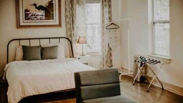 1 habitación, tabla de planchar con plancha, wifi gratis y ropa de cama