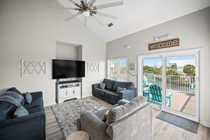 تلفزيون ذكي، ألعاب فيديو، مشغل دي في دي، كُتُب