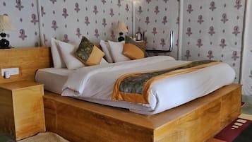 Lều Cao cấp | Bộ đồ giường cao cấp, chăn bông, nệm cao su hoạt tính (memory foam)