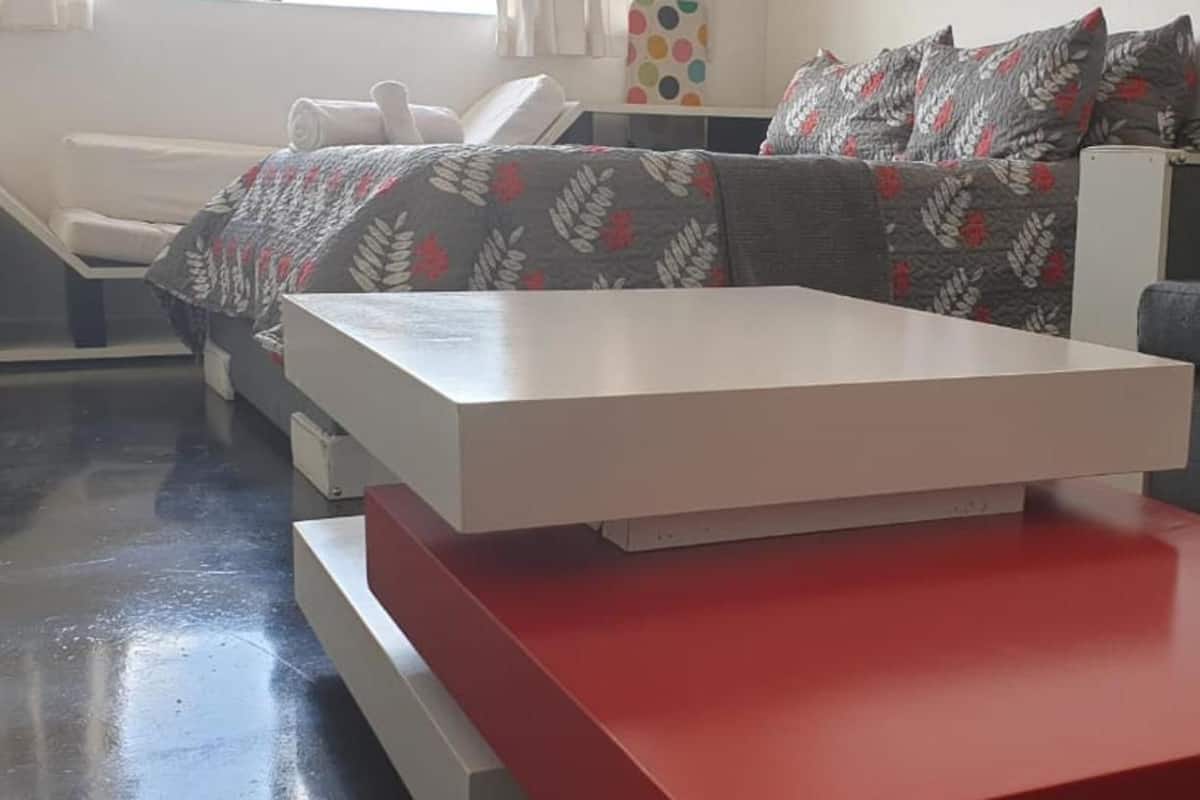 City-Apartment (South) | Hochwertige Bettwaren, Pillowtop-Betten, Bügeleisen/Bügelbrett