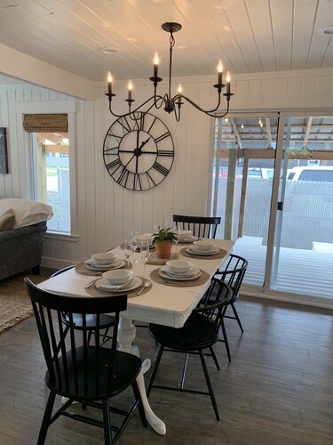 Updated charming home - perfectly located between Downtown & Kidsport Complex