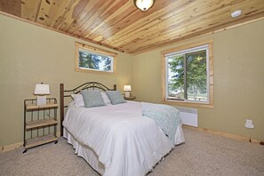 2 makuuhuonetta, silitysrauta/-lauta, Wi-Fi, vuodevaatteet