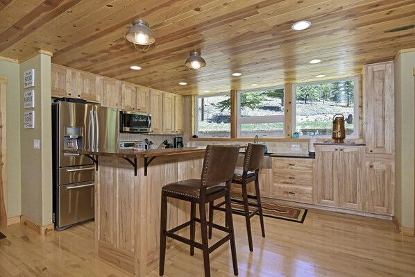 Fridge, microwave, oven, stovetop - Trout Haven - Ntl. Forest Access & World Class Fishing! (Lake George)