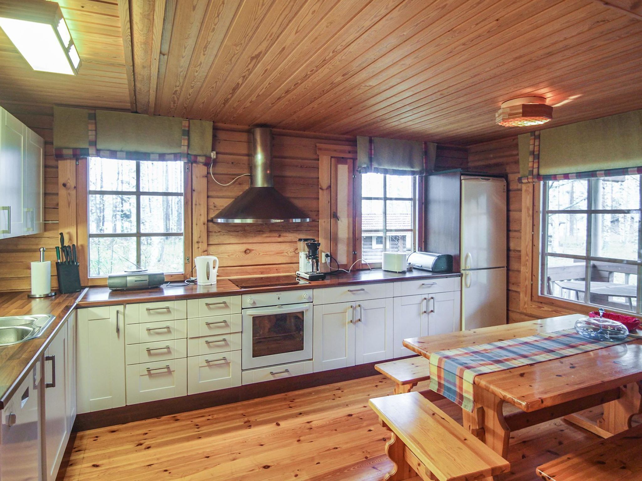 Fridge, microwave, dishwasher, cookware/dishes/utensils