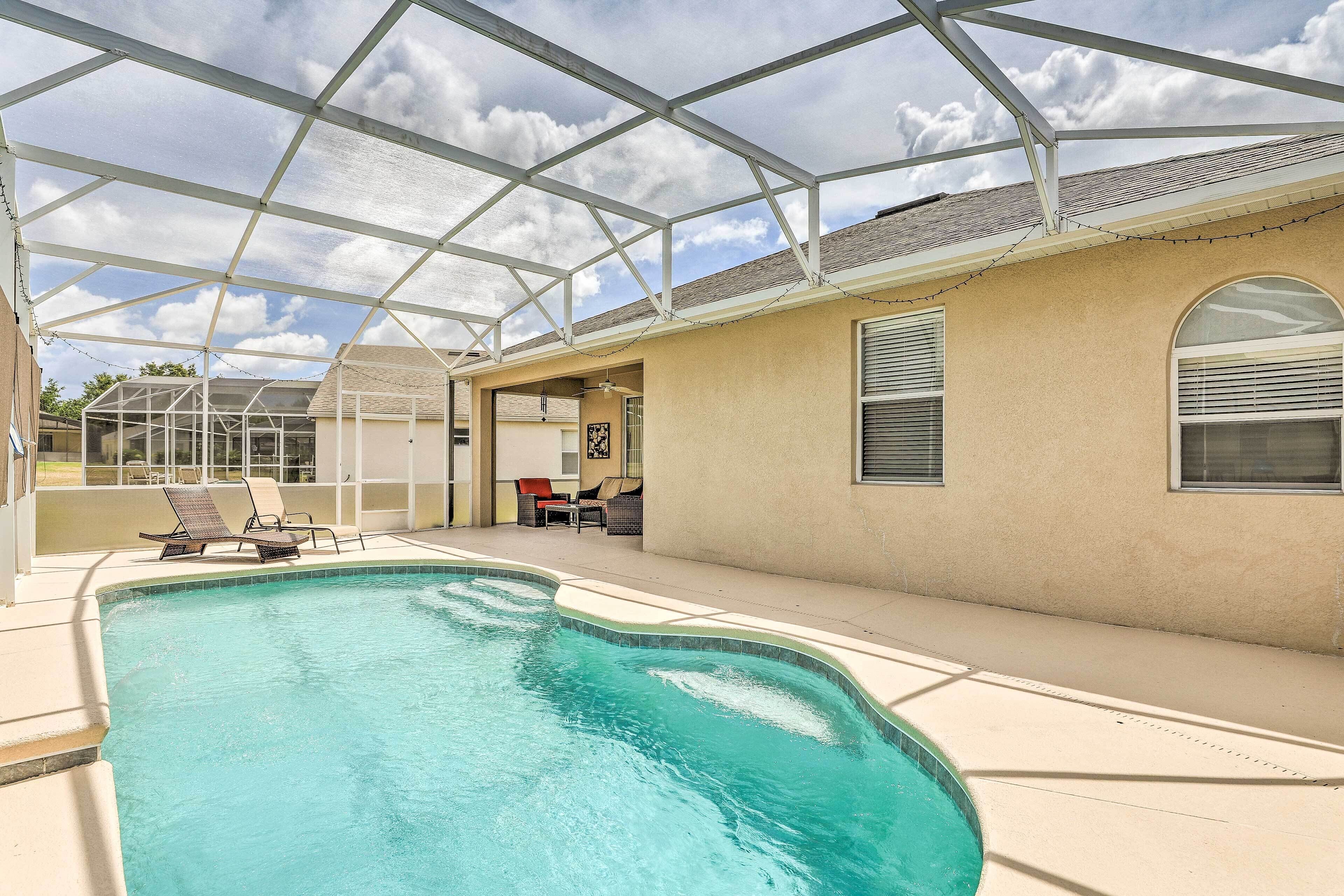 Bright Davenport Home w/ Pool: 14 Miles to Disney!