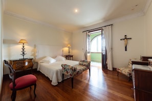 3 Schlafzimmer, Zimmersafe, Bügeleisen/Bügelbrett, Reisekinderbett
