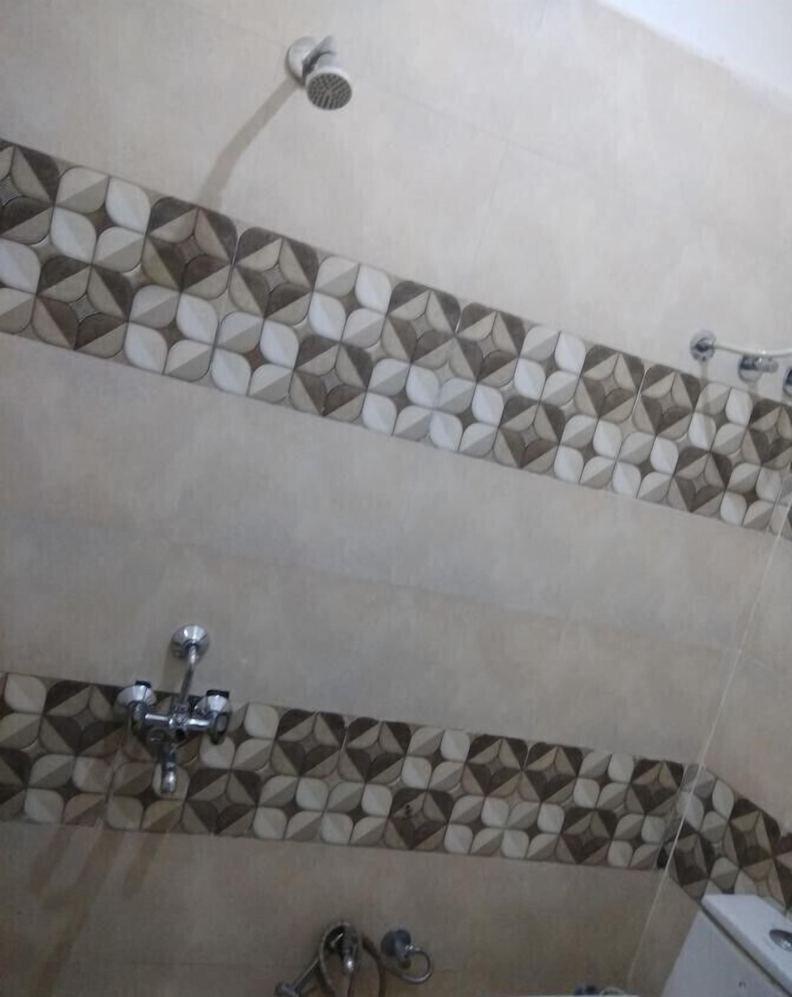 Luxury Room | Bathroom | Shower