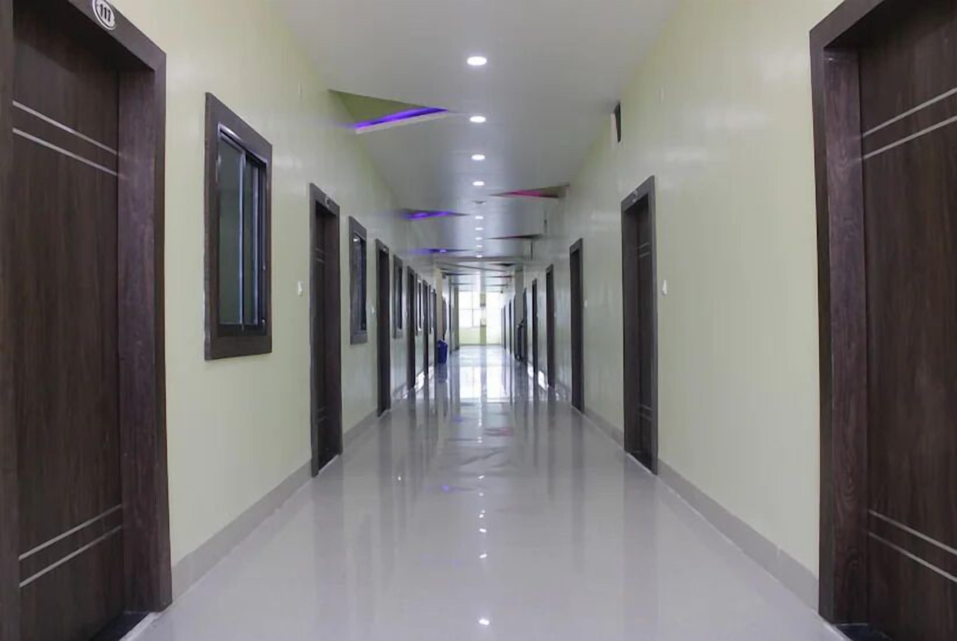 Een 24-inch ledtelevisie met kabelzenders en televisie