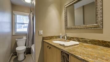 ヘアドライヤー、タオル、石鹸、シャンプー