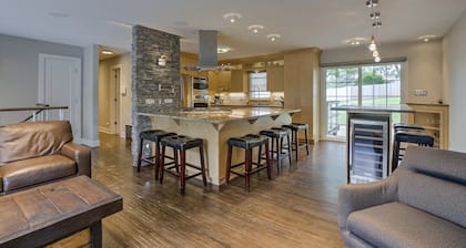 DEAL! NINO'S CAFE EXECUTIVE SUITE-CHEF'S KITCHEN, AMAZING LOCATION & COZY