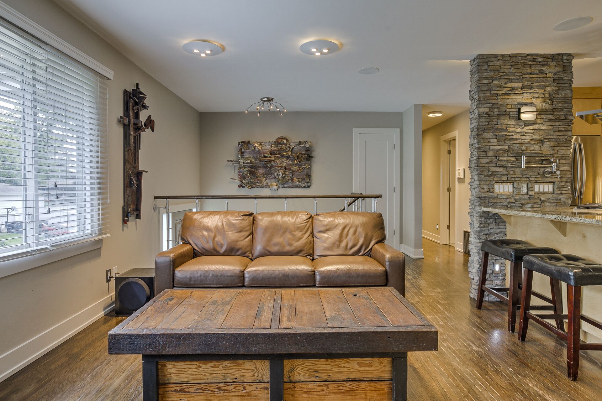 Smart TV, chimenea, videojuegos y reproductor de DVD 