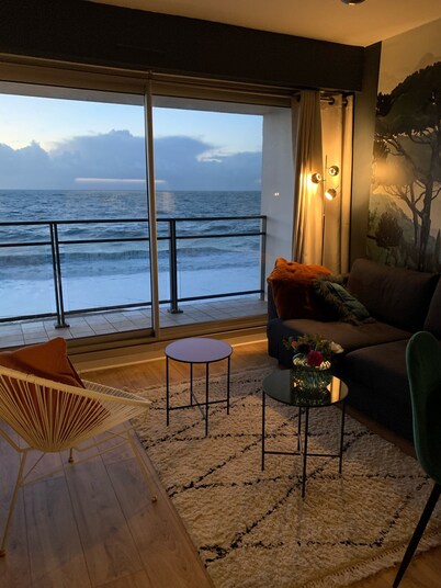 EXCEPTIONAL SEA VIEW! IDEAL AS A COUPLE FOR A RELAXING AND COMFORTING STAY.