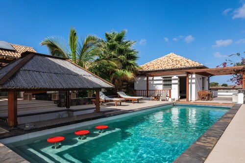 Beautiful Villa with Pool, Pool Bar, Terraces & Wi-Fi