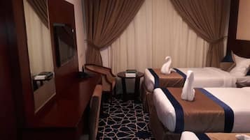 Triple Room | Minibar, iron/ironing board, free WiFi