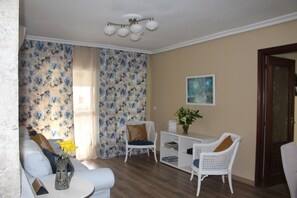 Interior - COZY APARTMENT WITH ONE MINUTE OF METRO MONTEQUINTO, D. H (Dos Hermanas)